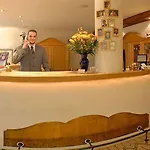 Rheinischer Hof Готель Гарміш-Партенкірхен