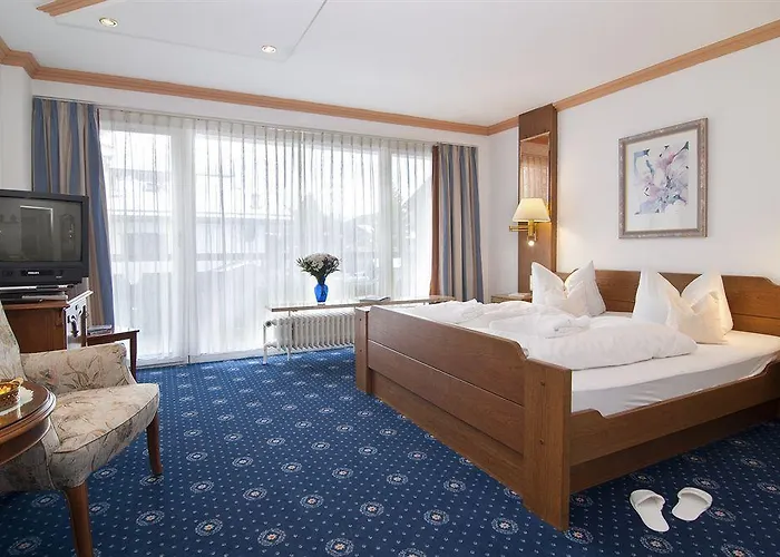 Hotel Rheinischer Hof 4*