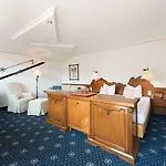 Отель Rheinischer Hof 4*