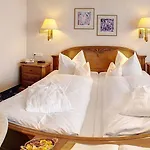 ライニッシャー ホフ ホテル 4*