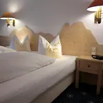راينيشر هوف فندق