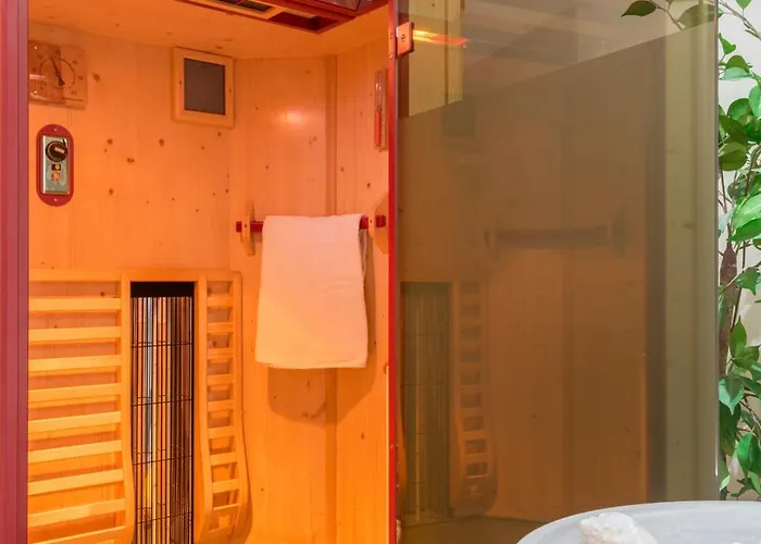 Готель Rheinischer Hof 4*