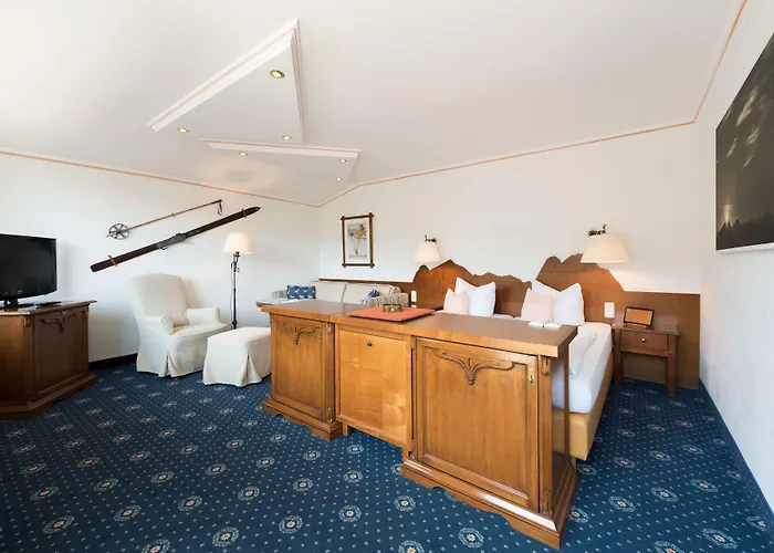 Готель Rheinischer Hof 4*