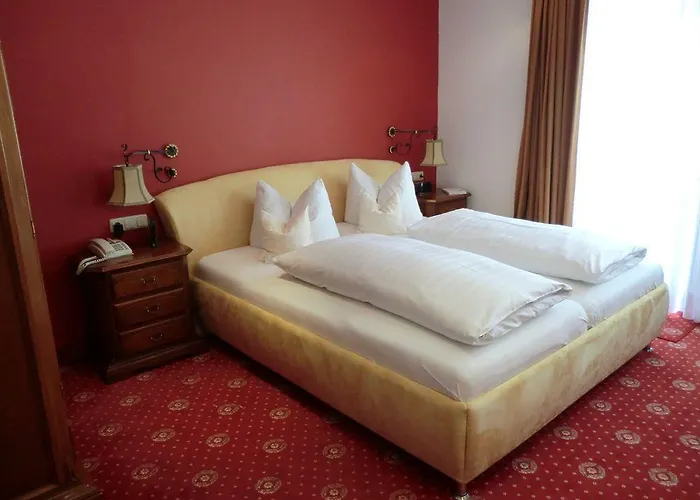 Готель Rheinischer Hof 4*